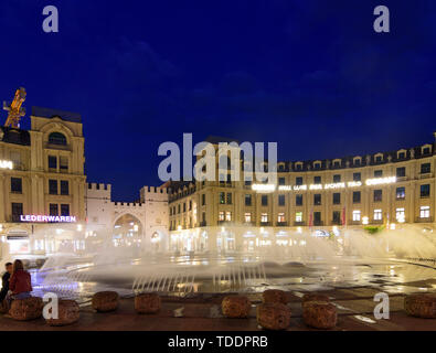 München, München: Karlsplatz (Stachus) in Oberbayern, München, Oberbayern, Bayern, Bayern, Deutschland Stockfoto