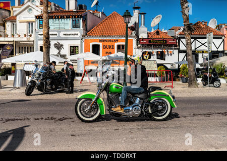 32 km Parade während der 28. jährlichen europäischen Harley Owners Group (H.O.G.) Rallye am 15. Juni 2019 in Cascais, Portugal. Die Parade ermöglicht Tausenden von Stockfoto