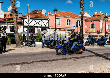 32 km Parade während der 28. jährlichen europäischen Harley Owners Group (H.O.G.) Rallye am 15. Juni 2019 in Cascais, Portugal. Die Parade ermöglicht Tausenden von Stockfoto