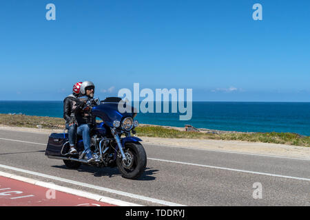 32 km Parade während der 28. jährlichen europäischen Harley Owners Group (H.O.G.) Rallye am 15. Juni 2019 in Cascais, Portugal. Die Parade ermöglicht Tausenden von Stockfoto