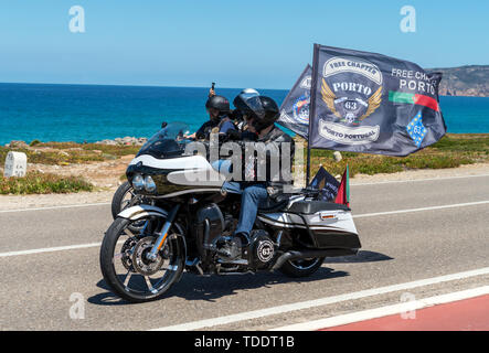 32 km Parade während der 28. jährlichen europäischen Harley Owners Group (H.O.G.) Rallye am 15. Juni 2019 in Cascais, Portugal. Die Parade ermöglicht Tausenden von Stockfoto