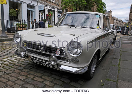 Classic Ford Consul Cortina von 1964, die auf der West End Classic Fahrzeug Ereignis in Edinburgh, Schottland Stockfoto