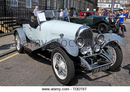 Klassische Bentley 3 Liter Geschwindigkeit Modell Tourer von 1924, die auf der West End Classic Fahrzeug Ereignis in Edinburgh, Schottland Stockfoto