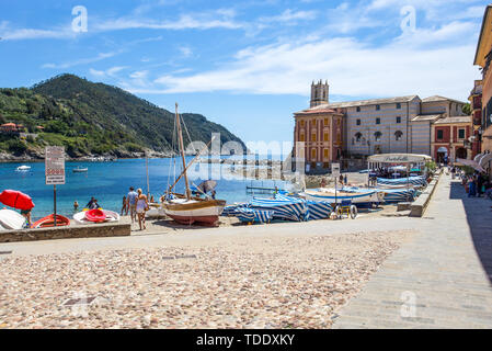 SESTRI LEVANTE, Italien, 31. Mai 2019 - Angesichts der "Baia del Silenzio" (Bucht der Stille) in Sestri Levante, Ligurische Küste, Provinz Genua, Italien. Stockfoto