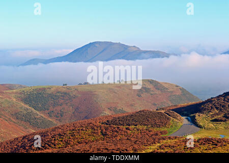 Blick von Long Mynd im Shropshire Hills, Großbritannien, mit Gipfeln über den Wolken. Stockfoto