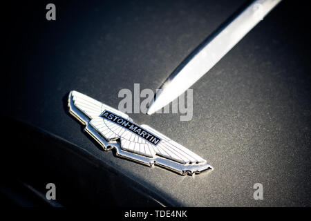 Lerwick, Shetlandinseln, Schottland, UK. 27. Mai 2010. Ein aston-martin Auto logo Badge. Stockfoto