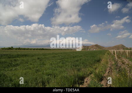 In Armenien Khor Virap das alte Kloster mittelalterlicher Architektur in der Nähe der Berg und die ararat Stockfoto