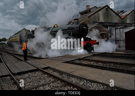 Didcot, Großbritannien. 15. Juni 2019. Ex Great Western Railway Lok7903 Foremark Hall ist in Didcot Railway Centre vorbereitet. Das Zentrum ist mit dem 175-jährigen Jubiläum der Eröffnung des nach Oxford Didcot Railway. G. S. Essex/Alamy leben Nachrichten Stockfoto