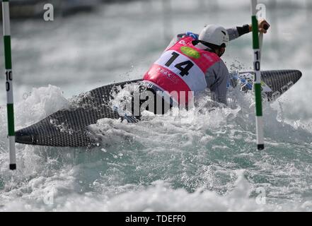 LONDON, GROSSBRITANNIEN. 15 Juni, 2018. David Florenz (GBR). 2019 ICF London canoe Slalom World Cup. Lee Valley White Water entfernt. Hertfordshire. UK. 15.06.2019. Mens C1 Kanu. Credit: Sport in Bildern/Alamy leben Nachrichten Stockfoto