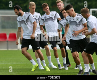 Fagagna, Italien. 15 Juni, 2019. Fußball, U 21 Männer, EM: Ausbildung Deutschland. Die Spieler sind in der Aufwärmphase. Deutschland wird Dänemark in der Europäischen U21-Meisterschaft treffen sich am 17.06. Credit: Cézaro De Luca/dpa/Alamy leben Nachrichten Stockfoto