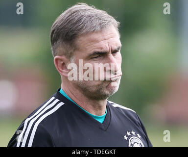 Fagagna, Italien. 15 Juni, 2019. Fußball, U 21 Männer, EM: Ausbildung Deutschland. Trainer Stefan Kuntz. Deutschland wird Dänemark in der Europäischen U21-Meisterschaft treffen sich am 17.06. Credit: Cézaro De Luca/dpa/Alamy leben Nachrichten Stockfoto