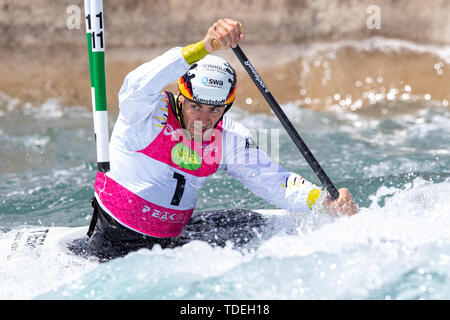 London, Großbritannien. 15 Juni, 2019. London, Großbritannien. Am Samstag, den 15. Juni 2019. Sideris Tasiadis (GER) konkurrieren in der Männer C1 Finale in Tag zwei des 2019 ICF Canoe Slalom World Cup in Valley White Water Centre, Kredit: Jason Richardson/Alamy leben Nachrichten Stockfoto