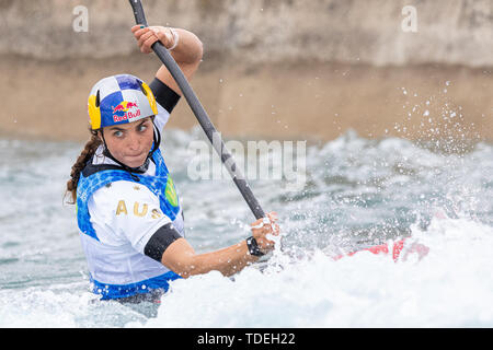 London, Großbritannien. 15 Juni, 2019. London, Großbritannien. Am Samstag, den 15. Juni 2019. Jessica Fuchs von Australien konkurriert in der Frauen K1 Finale am Tag zwei Der 2019 ICF Canoe Slalom World Cup in Valley White Water Centre, Kredit: Jason Richardson/Alamy leben Nachrichten Stockfoto