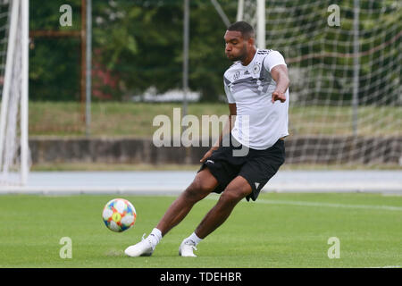 Fagagna, Italien. 15 Juni, 2019. Fußball, U 21 Männer, EM: Ausbildung Deutschland. Spieler Jonathan Tah spielt den Ball. Deutschland wird Dänemark in der Europäischen U21-Meisterschaft treffen sich am 17.06. Credit: Cézaro De Luca/dpa/Alamy leben Nachrichten Stockfoto