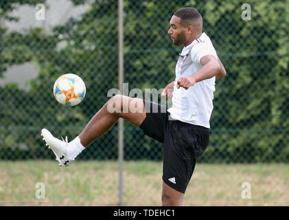 Fagagna, Italien. 15 Juni, 2019. Fußball, U 21 Männer, EM: Ausbildung Deutschland. Spieler Jonathan Tah spielt den Ball. Deutschland wird Dänemark in der Europäischen U21-Meisterschaft treffen sich am 17.06. Credit: Cézaro De Luca/dpa/Alamy leben Nachrichten Stockfoto