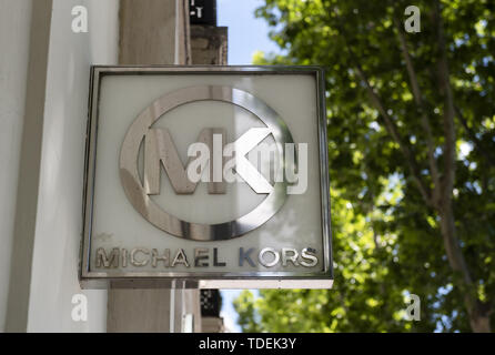 Barcelona, Spanien. 25 Mai, 2019. American Clothing Fashion Store Marke Michael Kors Logo in Barcelona gesehen. Credit: Budrul Chukrut/SOPA Images/ZUMA Draht/Alamy leben Nachrichten Stockfoto