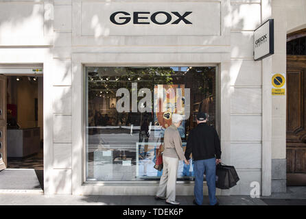 Barcelona, Spanien. 25 Mai, 2019. Italienische Schuhmarke Geox store in Spanien gesehen. Credit: Budrul Chukrut/SOPA Images/ZUMA Draht/Alamy leben Nachrichten Stockfoto