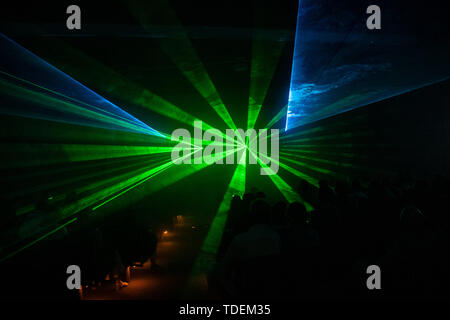 Berlin, Deutschland. 15 Juni, 2019. Während der "Langen Nacht der Wissenschaften", Besucher der Beuth Hochschule hatte auch eine Lasershow. Credit: Paul Zinken/dpa/Alamy leben Nachrichten Stockfoto