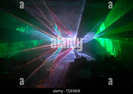 Berlin, Deutschland. 15 Juni, 2019. Während der "Langen Nacht der Wissenschaften", Besucher der Beuth Hochschule hatte auch eine Lasershow. Credit: Paul Zinken/dpa/Alamy leben Nachrichten Stockfoto