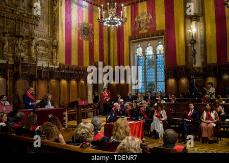 Barcelona, Katalonien, Spanien. 15 Juni, 2019. Das Rathaus der Stadt Barcelona während der Sitzung dem Bürgermeister der Stadt zu wählen. Ada Colau wurde erneut als Bürgermeisterin für Barcelona, der pro-Unabhängigkeit katalanischen republikanischen Linken Partei geringfügig mehr Stimmen als Colau der Gruppe gewann gewählt, aber Colau bleibt weiter im Amt nach der Einigung mit der katalanischen Zweig der Sozialistischen Partei und Manuel Valls Ratsmitglieder. Credit: Jordi Boixareu/ZUMA Draht/Alamy leben Nachrichten Stockfoto