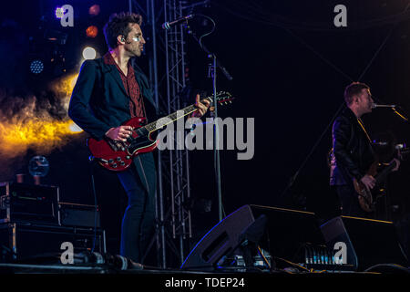 Newport, Isle of Wight, Großbritannien. 15. Juni 2019. Miles Kane in Isle of Wight Festival. Quelle: Jim Houlbrook/Alamy leben Nachrichten Stockfoto