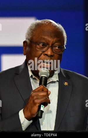 Charleston, USA. 15 Juni, 2019. Demokratische Mehrheit Peitsche Rep. James Clyburn spricht zu Beginn des Black Economic Alliance Presidential Forum Juni 15, 2019 in Charleston, South Carolina. Credit: Planetpix/Alamy leben Nachrichten Stockfoto