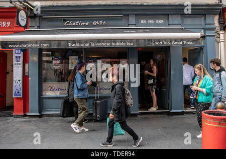 London, Großbritannien. London, Großbritannien. Chatime in Londons Chinatown Süßes Café und Restaurant am Newport Gericht und Garret Straße am 15. Juni 2019, UK. Bild Capital/Alamy Leben Nachrichten Bild Capital/Alamy leben Nachrichten Stockfoto