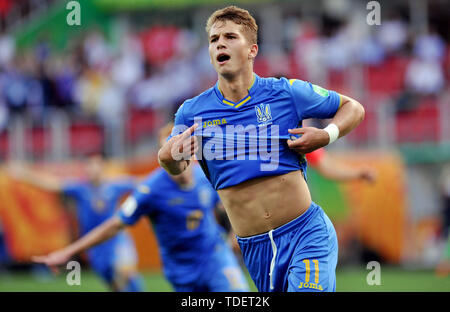 Lodz, Polen. 15 Juni, 2019. Vladyslav Supriaha der Ukraine feiert zählen ein Ziel während der FIFA U-20-WM-Finale zwischen der Ukraine und Südkorea in Lodz, Polen, 15. Juni 2019. Die Ukraine gewann 3-1, um die Meisterschaft zu gewinnen. Credit: Rafal Rusek/Xinhua/Alamy leben Nachrichten Stockfoto