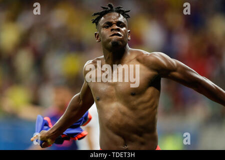 Salvador, Brasilien. 15 Juni, 2019. Kolumbien Duvan Zapata feiert ein Ziel bei der Copa America 2019 Gruppe B Spiel zwischen Argentinien und Kolumbien in Salvador, Brasilien, 15. Juni 2019. Kolumbien gewann 2-0. Credit: Francisco Canedo/Xinhua/Alamy leben Nachrichten Stockfoto