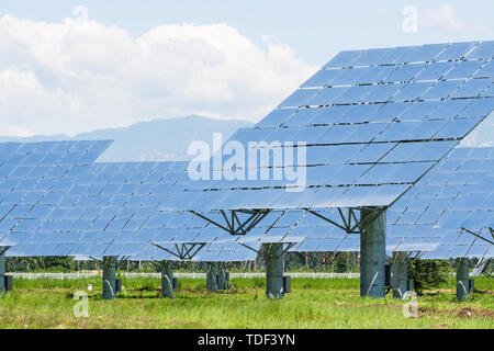 Solarmodul produziert Grün, umweltfreundliche Energie aus Stockfoto