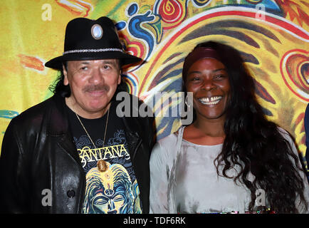 Concord Records Presesnts hören Veranstaltung im Vorfeld der Veröffentlichung von "Afrika spricht" von Carlos Santana und BUIKA House of Blues Mandalay Bay Hotel & Casino Las Vegas, Nv, 14. Mai 2019 Mit: Carlos Santana, Buika Wo: Las Vegas, Nevada, United States Wenn: 14. Mai 2019 Credit: DJDM/WENN.com Stockfoto