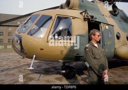 Deutschen Armee, Sowjetische gebaut MI 8 Hubschrauber, erbte nach der Wiedervereinigung mit der DDR (September 1991) Stockfoto