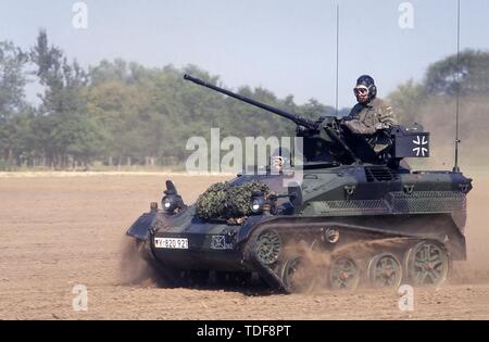 Deutsche Fallschirmjäger light tank Wiesel Stockfoto