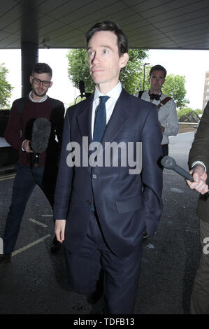 Konservative Partei Führung Kämpfer Rory Stewart ankommen für die konservative National Convention Meeting im Park Plaza Riverbank Hotel in Central London. Stockfoto