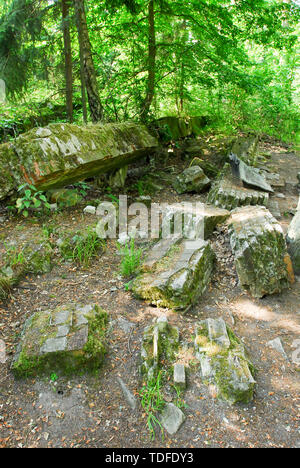 Gedenkstein am 20. Juli Grundstück auf der Webseite des Briefing Room, wo Claus von Stauffenberg eine Bombe, in der Wolfsschanze (Wolf's Lair) in Gierloz, Polen. Stockfoto