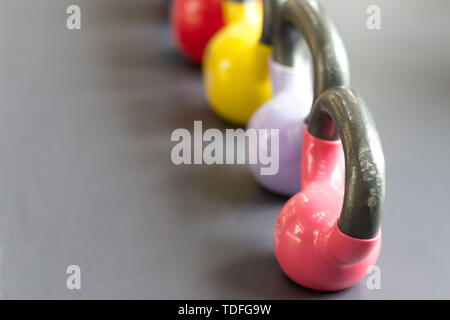 Bunte wasserkocher Bell auf Tisch Stockfoto