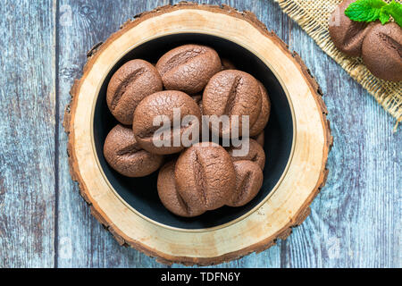 Coffee Bean Cookies in einer Schüssel - Ansicht von oben Stockfoto