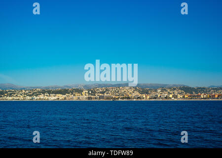 Luxus Super Yacht entlang der Cote d'Azur, Frankreich fotografiert. Stockfoto