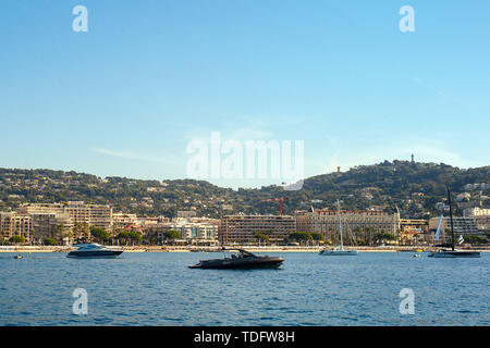 Luxus Super Yacht entlang der Cote d'Azur, Frankreich fotografiert. Stockfoto