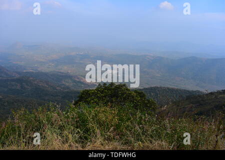 Blick auf das Tal von Cumbam Meghamalai Hügeln in Tamil Nadu Stockfoto