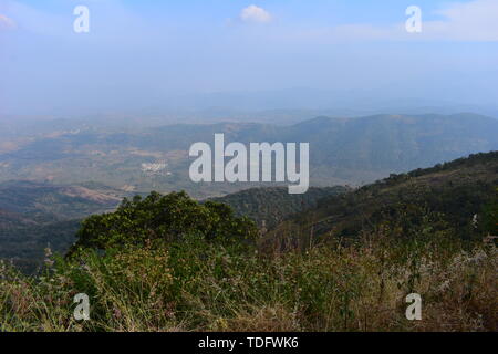 Blick auf das Tal von Cumbam Meghamalai Hügeln in Tamil Nadu Stockfoto