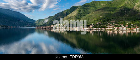 Stadt prcanj an der Bucht von Kotor in Montenegro Stockfoto