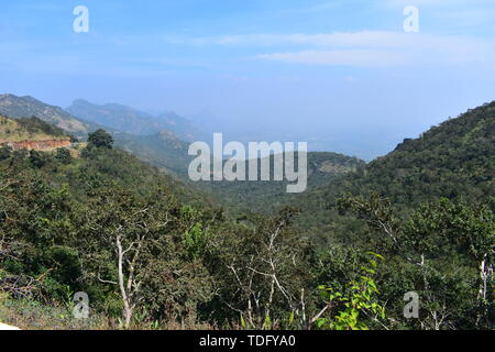 Blick auf das Tal von Cumbam Meghamalai Hügeln in Tamil Nadu Stockfoto