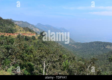 Blick auf das Tal von Cumbam Meghamalai Hügeln in Tamil Nadu Stockfoto