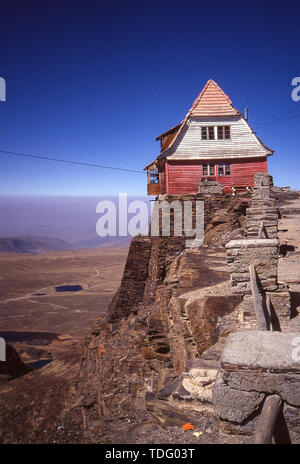 Zuflucht auf dem Gipfel des Chacaltaya auf über 5000 Meter über dem Meeresspiegel, in den bolivianischen Anden Stockfoto