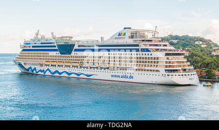 CASTRIES, St. Lucia - 21. November 2016: AIDA Cruises ist eine US-amerikanische Britische Deutsche Cruise Line in Rostock, Deutschland. Die Firma eingegeben. Stockfoto