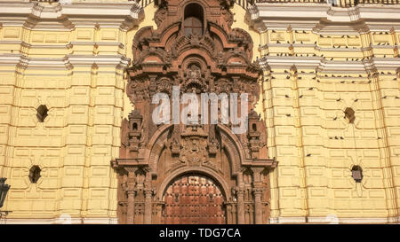 LIMA, PERU - Juni, 12, 2016: in der Nähe der architektonischen Details des Klosters San Francisco in Lima, Peru Stockfoto