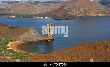 Screenshot des Pinnacle Rock vom Aussichtsturm auf der Isla bartolome in den Galapagos Inseln Stockfoto