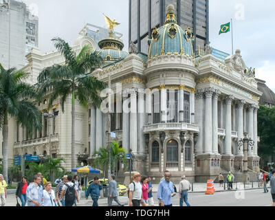 RIO DE JANEIRO, BRASILIEN - 24, Mai, 2016: Die äußere Fassade der historischen Theater municipal in Rio de Janeiro Stockfoto