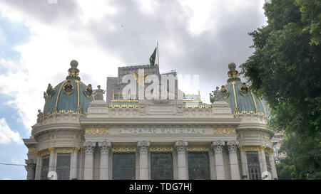 RIO DE JANEIRO, BRASILIEN - 24, Mai, 2016: Nahaufnahme der Außenfassade des historischen theatro municipal in Rio de Janeiro, Brasilien Stockfoto